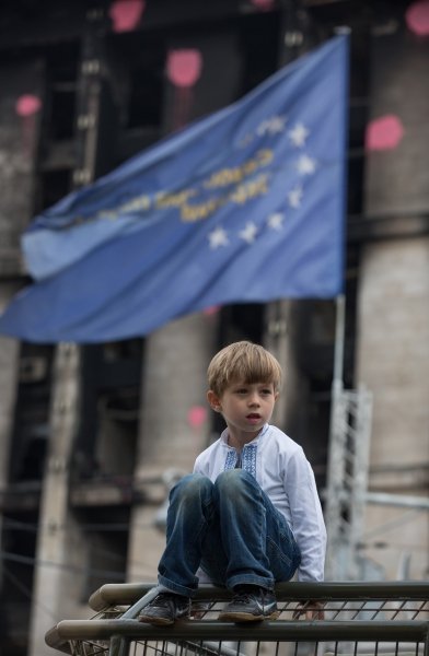 Мальчик на вече на Майдане Незалежности