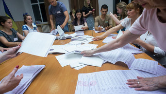 Подсчет голосов на выборах в Украине. Архивное фото