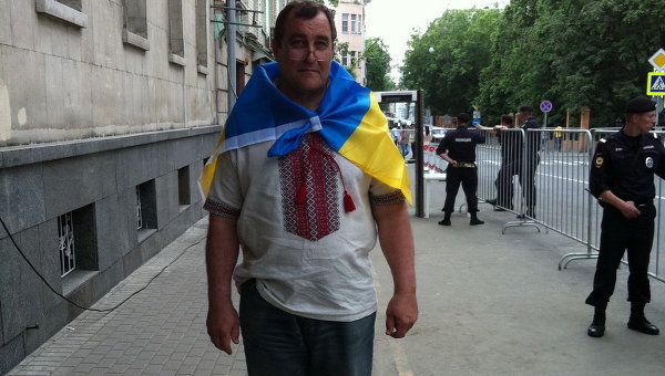 У посольства Украины в Москве
