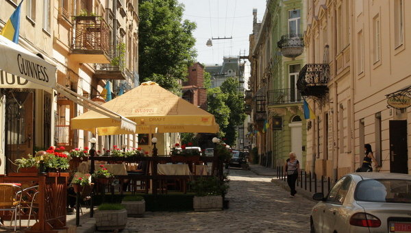 Одна из улиц Львова в день выборов президента