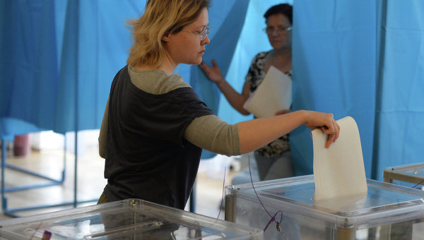 Голосование на выборах в Украине. Архивное фото