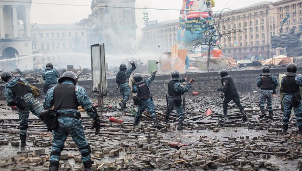 Сотрудники правоохранительных органов во время Евромайдана. Архивное фото
