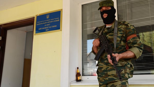 Ополченец батальона Восток в воинской части №3037 в Донецке