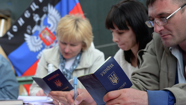 Жители Донецкой и Луганской областей провели референдум