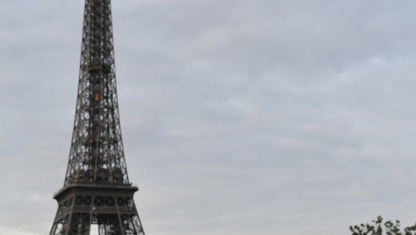 Париж, вид на Эйфелеву башню