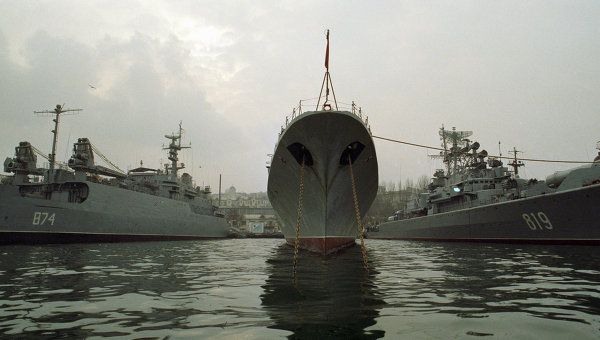 Военно-морские корабли в бухте Севастополя