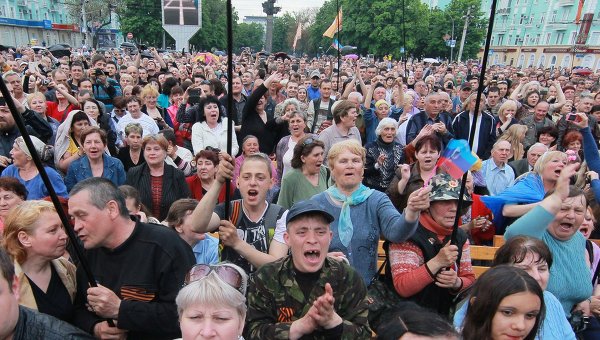 Митинг, посвященный референдуму о статусе Луганской республики