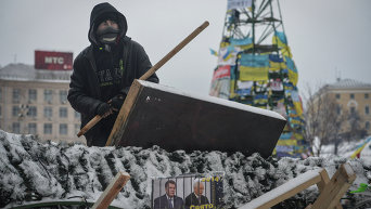 Сторонники евроинтеграции Украины на баррикаде на Институтской улице в Киеве