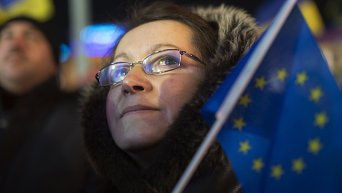 Женщина с флагом ЕС