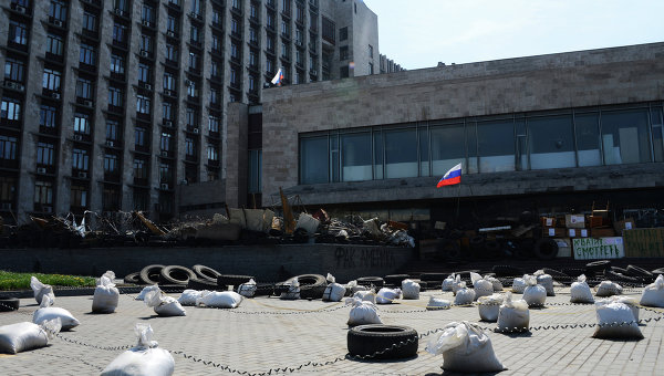 Ситуация в Донецке у здания ОГА