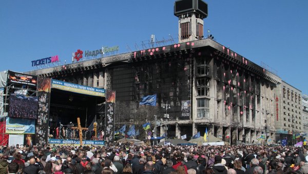 На Майдане почтили память погибших