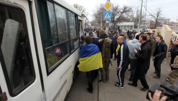 Активисты Куликового поля разбили микроавтобус с евромайдановцами в Одессе