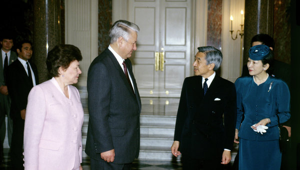 Император Японии Акихито и его супруга Митико