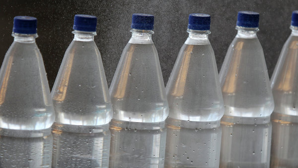Бутылки с минеральной водой