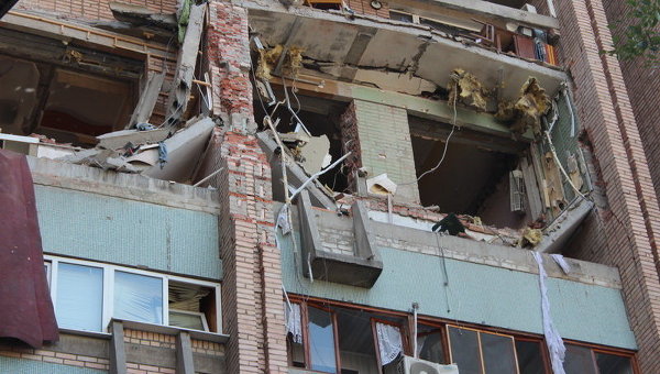 Взрыв в жилом доме в Луганске