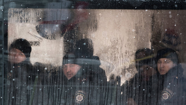Милиционеры в автобусе - ситуация в Украине