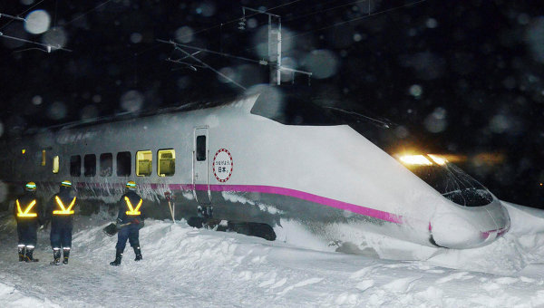 Скоростной поезд, сошедший с рельсов в Японии