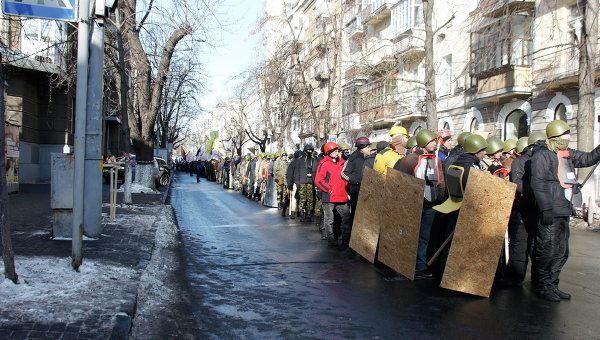Колонна активистов Майдана