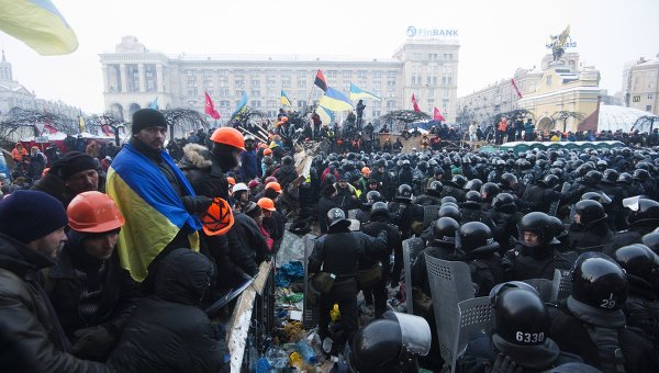 Внутренние войска штурмуют лагерь на Майдане. Архивное фото