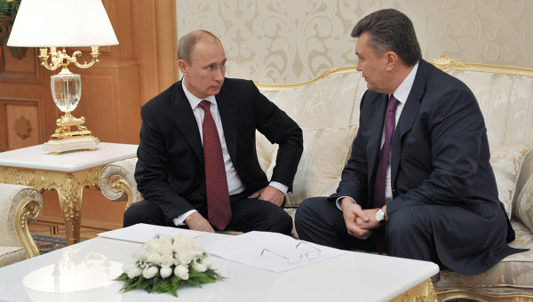 Президент России Владимир Путин и президент Украины Виктор Янукович