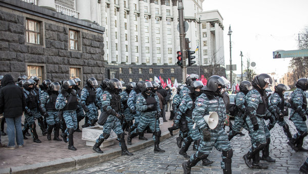 Милиция во время пикета перед Кабинетом министров Украины