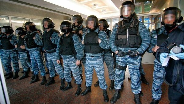 Националисты штурмовали здание МВД в Киеве