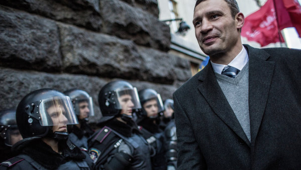 Виталий Кличко - пикет перед Кабинетом министров Украины