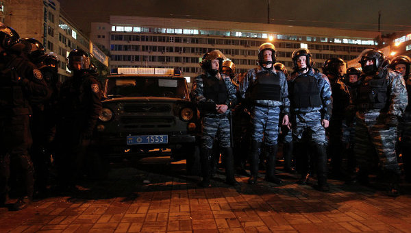 Правоохранители на митинге оппозиции у стен ЦИК