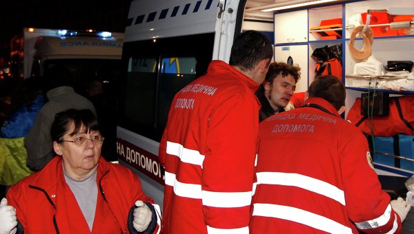 Оказание медицинской помощи пострадавшему во время столкновений участников Евромайдана с милицией