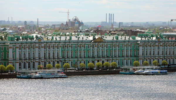 Вид на Эрмитаж в Санкт-Петербурге