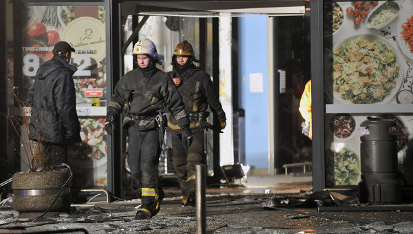 Обрушение крыши торгового центра в Риге