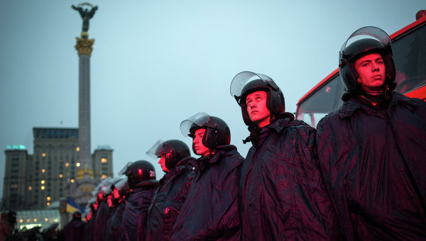 Сотрудники Беркута на Майдане, 30 ноября 2013 года