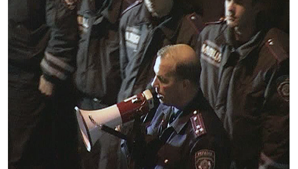 Милиция Одессы оттеснила соратников экс-депутата от здания МВД