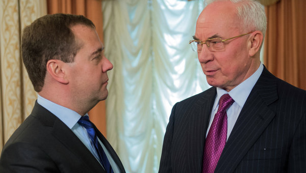Премьеры Дмитрий Медведев и Николай Азаров на встрече в Калуге