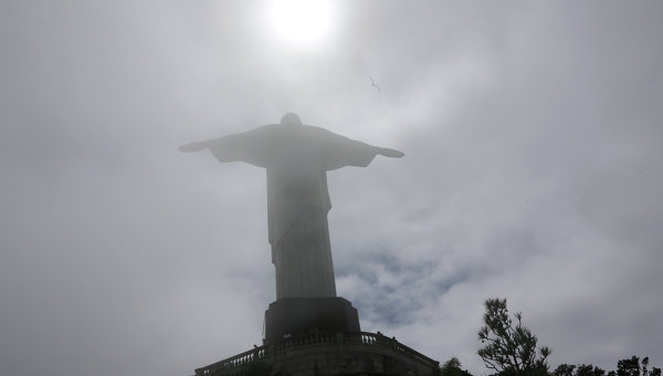 Статуя Христа Спасителя в Рио-де-Жанейро.