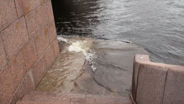 Повышенный уроень воды в Петербурге. Архивное фото