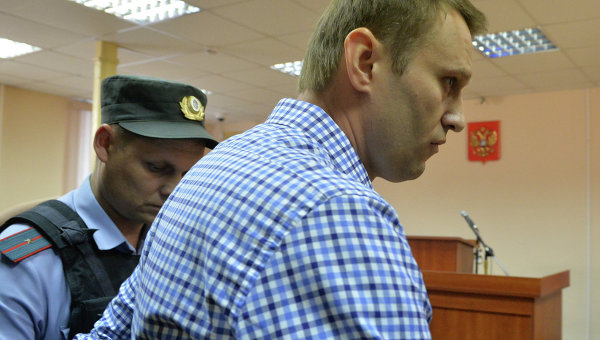 Алексей Навальный приговорен к пяти годам колонии