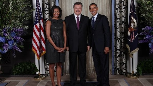 Президент Украины Виктор Янукович и президент США Барак Обама с супругой Мишель 