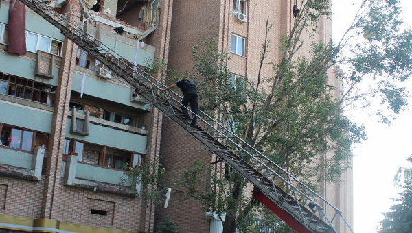 Взрыв в жилом доме в Луганске