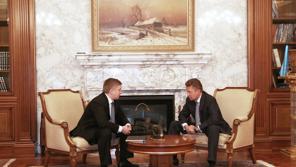 Главы НАК Нафтогаз Украины Андрей Коболев и Газпрома Алексей Миллер. Архивное фото