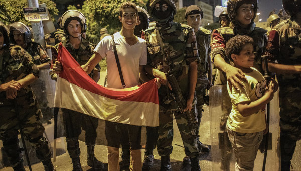 Столкновения сторонников Мурси и полиции начались в Каире