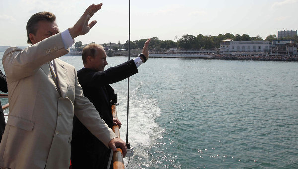Владимир Путин и Виктор Янукович на мероприятиях в честь Дня ВМФ РФ и Дня флота Украины в Севастополе