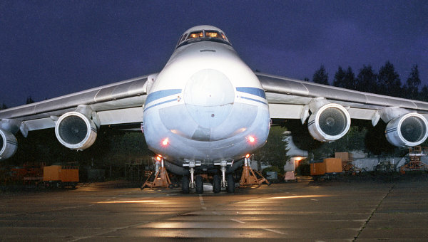 Самолет АН-124 (Руслан)