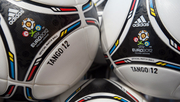 Официальный мяч Евро-2012 Танго