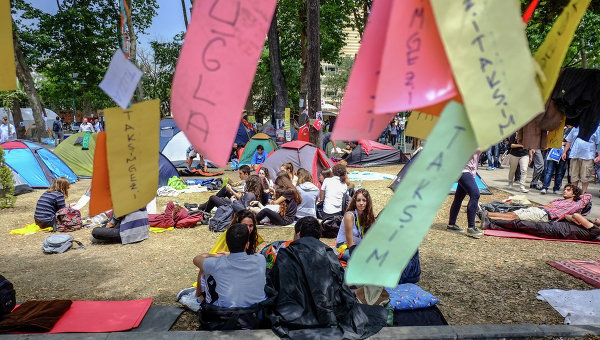 Турция. Демонстранты в парке Гези в Стамбуле