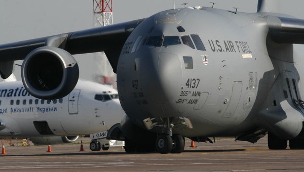 Самолет ВВС США в аэропорту Борисполя