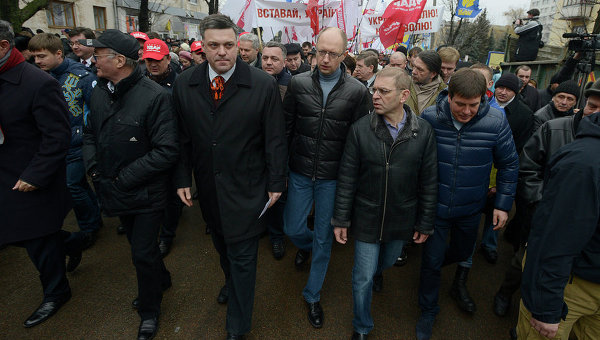 Арсений Яценюк и Олег Тягнибок на акции оппозиции - Вставай, Украина!