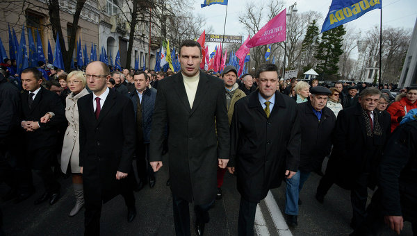 Арсений Яценюк, Олег Тягнибок, Виталий Кличко на акции оппозиции