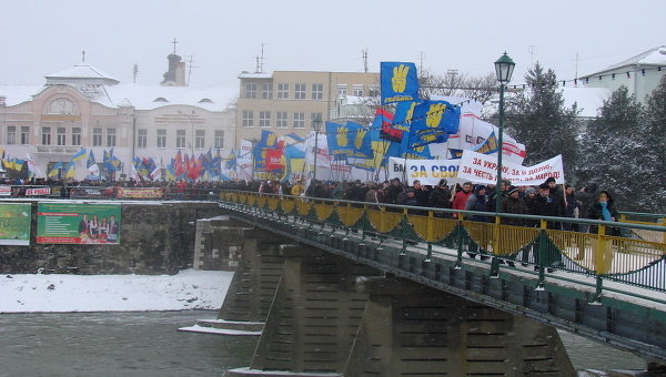 Акция оппозиции - Вставай, Украина!