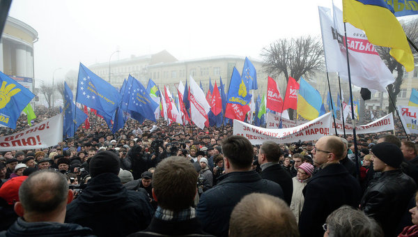 Арсений Яценюк и Олег Тягнибок на акции оппозиции - Вставай, Украина!